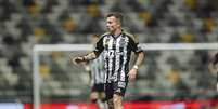 Bernard pelo Atl&eacute;tico Foto: Bernard em atua&ccedil;&atilde;o pelo Atl&eacute;tico ( Pedro Souza/CAM) / G&aacute;vea News