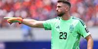 O goleiro Unai Sim&oacute;n, da Espanha, na partida contra a B&eacute;lgica, pelas quartas de final da Copa do Mundo de 2026  Foto: Robbie Jay Barratt - AMA/Getty Images