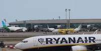 Avi&atilde;o da Ryanair em aeroporto de Barcelona  Foto: Jakub Porzycki/NurPhoto via Getty Images