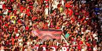 Torcida do Flamengo compareceu em maior n&uacute;mero do que a do Benfica. E o jogo foi em Portugal- Foto: Gilvan de Souza / Flamengo / Jogada10