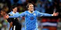 Diego Forl&aacute;n durante a vit&oacute;ria do Uruguai sobre a Alemanha na Copa de 2010   Foto: Getty Images