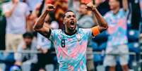 Tielemans atuou pelo Aston Villa nas &uacute;ltimas temporadas do futebol ingl&ecirc;s - Foto: Dan Istitene/Getty Images / Jogada10