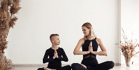 Praticar yoga regularmente pode ajudar a aliviar os sintomas do TDAH Foto: Elaine Nadiv | Shutterstock / Portal EdiCase