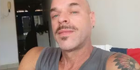 Marcos Rog&eacute;rio da Costa, de 48 anos, foi localizado ap&oacute;s uma funcion&aacute;ria que iria prestar um servi&ccedil;o no im&oacute;vel encontrar o corpo  Foto: Reprodu&ccedil;&atilde;o/TV Anhanguera 