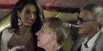 George Clooney e Amal movimentaram a noite na ilha italiana Foto: ANSA / Ansa - Brasil
