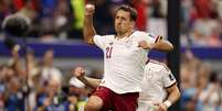 Mikel Oyarzabal comemora gol de p&ecirc;nalti em semifinal contra Fran&ccedil;a.  Foto: Tullio Puglia/ FIFA/ Getty Images