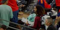 Jogador pegou caixas de pizza logo ap&oacute;s a partida  Foto: Reprodu&ccedil;&atilde;o/Caz&eacute;TV