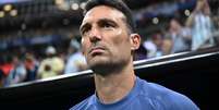 Scaloni durante o jogo entre Argentina e Inglaterra &ndash;  Foto: Elsa/Getty Images / Jogada10