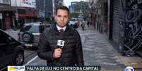 Jo&atilde;o Netto segundos ap&oacute;s a fala politizada do entrevistado: clima tenso para os rep&oacute;rteres que fazem 'ao vivo'  Foto: Reprodu&ccedil;&atilde;o/TV