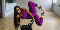 Rosiane Pinheiro chamou aten&ccedil;&atilde;o ao compartilhar uma foto durante uma aula de Chair Dance  Foto: Instagram @rosianepinheiro / Famosos e Celebridades