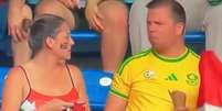 Casal viraliza ao discutir na arquibancada em jogo da Copa do Mundo.  Foto: Reprodução/ Redes Sociais