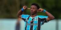 Gr&ecirc;mio aguarda resposta ap&oacute;s aceitar proposta milion&aacute;ria &ndash;  Foto: Lucas Uebel / Gr&ecirc;mio FBPA / Jogada10