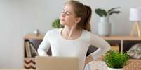 Veja como a posi&ccedil;&atilde;o que voc&ecirc; senta no trabalho pode causar dor na coluna  Foto: Shutterstock / Sa&uacute;de em Dia