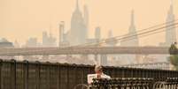Fuma&ccedil;a dos inc&ecirc;ndios florestais do Canad&aacute; causa uma atmosfera enevoada em 16 de julho de 2026, em Nova York.  Foto: RFI