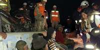 Foto divulgada pelo Minist&eacute;rio da Defesa do Peru mostra equipes de socorro prestando assist&ecirc;ncia &agrave; popula&ccedil;&atilde;o em Jun&iacute;n, ap&oacute;s terremoto que matou cinco pessoas.  Foto: AFP - HANDOUT / RFI