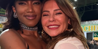 IZA e Paolla Oliveira na festa julina da Imperatriz Leopoldinense  Foto: Instagram/Reprodução