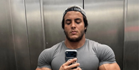 Marcelo Sangalo em nova foto que chamou atenção nas redes sociais  Foto: Reprodução/Instagram
