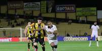 Jogo duro entre Novorizontino e Crici&uacute;ma pela 19&ordf; rodada do Campeonato Brasileiro da S&eacute;rie B - Foto: Celso da Luz / Crici&uacute;ma E.C. / Jogada10