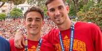 Gavi e Fabi&aacute;n Ruiz visitam cidade natal e s&atilde;o homenageados durante cerim&ocirc;nia de comemora&ccedil;&atilde;o do t&iacute;tulo da Copa de 2026.  Foto: Reprodu&ccedil;&atilde;o/ Redes Sociais