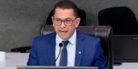 O vereador Anderson Goggi, presidente da C&acirc;mara de Vit&oacute;ria (ES), em sess&atilde;o realizada nesta quarta-feira, 22  Foto: Reprodu&ccedil;&atilde;o/C&acirc;mara Municipal de Vit&oacute;ria/Youtube