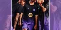 Nova camisa do Barcelona tem detalhes em roxo e preto - Foto: Divulga&ccedil;&atilde;o/ Barcelona / Jogada10