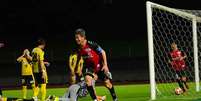 Kazu marcou um dos gols da vit&oacute;ria do Fukushima United por 7 a 0 sobre o Iwaki Furukawa - Foto: Divulga&ccedil;&atilde;o / Fukushima United FC / Jogada10