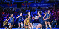 Sele&ccedil;&atilde;o feminina comemora ponto na semifinal da Liga das Na&ccedil;&otilde;es contra a It&aacute;lia Foto: Reprodu&ccedil;&atilde;o/CBV
