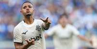Danilo não se intimida com a marcação –  Foto: Vitor Silva/Botafogo - Legenda: Justino mostra que tem valor para seguir como titular / Jogada10
