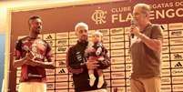BAP: “Se não querem negócio com o Flamengo, podem procurar os outros clubes”.  Foto: Reprodução / Flamengo TV / Jogada10