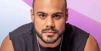Ao inv&eacute;s de fingir riqueza, como tantos famosos fazem, Marcus Brito abre o jogo sobre as dificuldades de viver da fama de ex-BBB  Foto: Reprodu&ccedil;&atilde;o