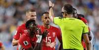 Embolo, da Suíça, recebeu segundo amarelo e foi expulso diante da Argentina após análise do VAR - Foto: David Ramos/Getty Images / Jogada10