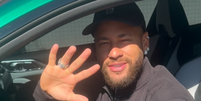 Neymar é visto dirigindo por Santos  Foto: Reprodução/Instagram