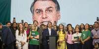 Fl&aacute;vio Bolsonaro em conven&ccedil;&atilde;o na qual foi exibido um v&iacute;deo de Jair Bolsonaro feito com intelig&ecirc;ncia artificial  Foto: Taba Benedicto/ Estad&atilde;o / Estad&atilde;o