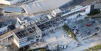 Vista aérea do shopping Aeon Mall parcialmente destruído pelo terremoto em Kashima, na província de Kumamoto, em 28 de julho de 2026.  Foto: via REUTERS - KYODO / RFI