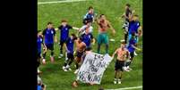 AFA responder&aacute; pelo caso envolvendo a faixa com dizeres sobre as Malvinas ap&oacute;s jogo contra a Inglaterra - Foto: Reprodu&ccedil;&atilde;o de v&iacute;deo / Jogada10