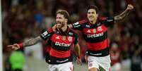 L&eacute;o Pereira e Pedro celebrando gol do Flamengo contra o S&atilde;o Paulo Foto: Ruano Carneiro / ZUMA Press / Alamy.