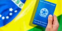 Desemprego fica em 5,4% no trimestre at&eacute; junho  Foto: Canva / Perfil Brasil