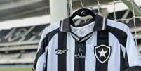 Botafogo, Nilton Santos Foto: Camisa do Botafogo no Nilton Santos ( Arthur Barreto/BFR) / Gávea News