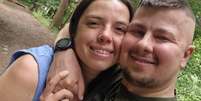 Josh Smith e sua esposa Kelly t&ecirc;m vivido intensamente cada dia desde o diagn&oacute;stico  Foto: Josh Smith / BBC News Brasil