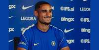 Zagueiro assinou com Chelsea até 2032 - Foto: Divulgação/Chelsea Photos / Jogada10