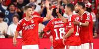 Jogadores de Benfica e St. Gallen em disputa de bola no Est&aacute;dio da Luz - Foto: Divulga&ccedil;&atilde;o / Benfica / Jogada10