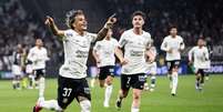 Equipe do Corinthians celebrando um dos tr&ecirc;s gols contra o Remo. Foto: Rodilei Morais / Fotoarena / Alamy.