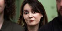 Xenia Fedorova, ex-diretora da RT France e comentarista da CNews, participa de sess&atilde;o de aut&oacute;grafos no Festival do Livro de Paris, em abril de 2025  Foto: &copy; XAVIER GALIANA / AFP / RFI