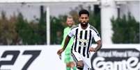 Arthur Melo em a&ccedil;&atilde;o com a camisa da Juventus no amistoso contra o Nice - Foto: Divulga&ccedil;&atilde;o / Juventus / Jogada10