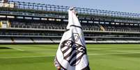 Bandeirinha do Santos na Vila Belmiro Foto: ( Bruno Vaz/SFC) / G&aacute;vea News