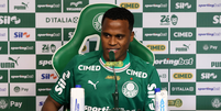 Foto: Jhon Arias com a camisa do Palmeiras ( Cesar Greco/Palmeiras/by Canon) / G&aacute;vea News