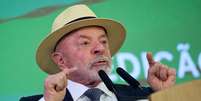 Lula durante cerim&ocirc;nia de san&ccedil;&atilde;o da lei que cria linha de cr&eacute;dito para empresas afetadas pelas tarifas dos EUA, no Pal&aacute;cio do Planalto, em julho deste ano  Foto: REUTERS/Adriano Machado / BBC News Brasil