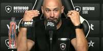 Foto: Franclim Carvalho em coletiva de imprensa ( Reprodu&ccedil;&atilde;o/Youtube Botafogo TV) / G&aacute;vea News