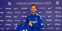 Henderson &eacute; o novo refor&ccedil;o do Chelsea para 2026/27 - Foto: Divulga&ccedil;&atilde;o/Chelsea / Jogada10