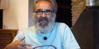 Único morador permanente de uma vila medieval na Espanha, Tomás Ballesté García encontrou felicidade na solitude Foto: Reprodução/YouTube / Bons Fluidos